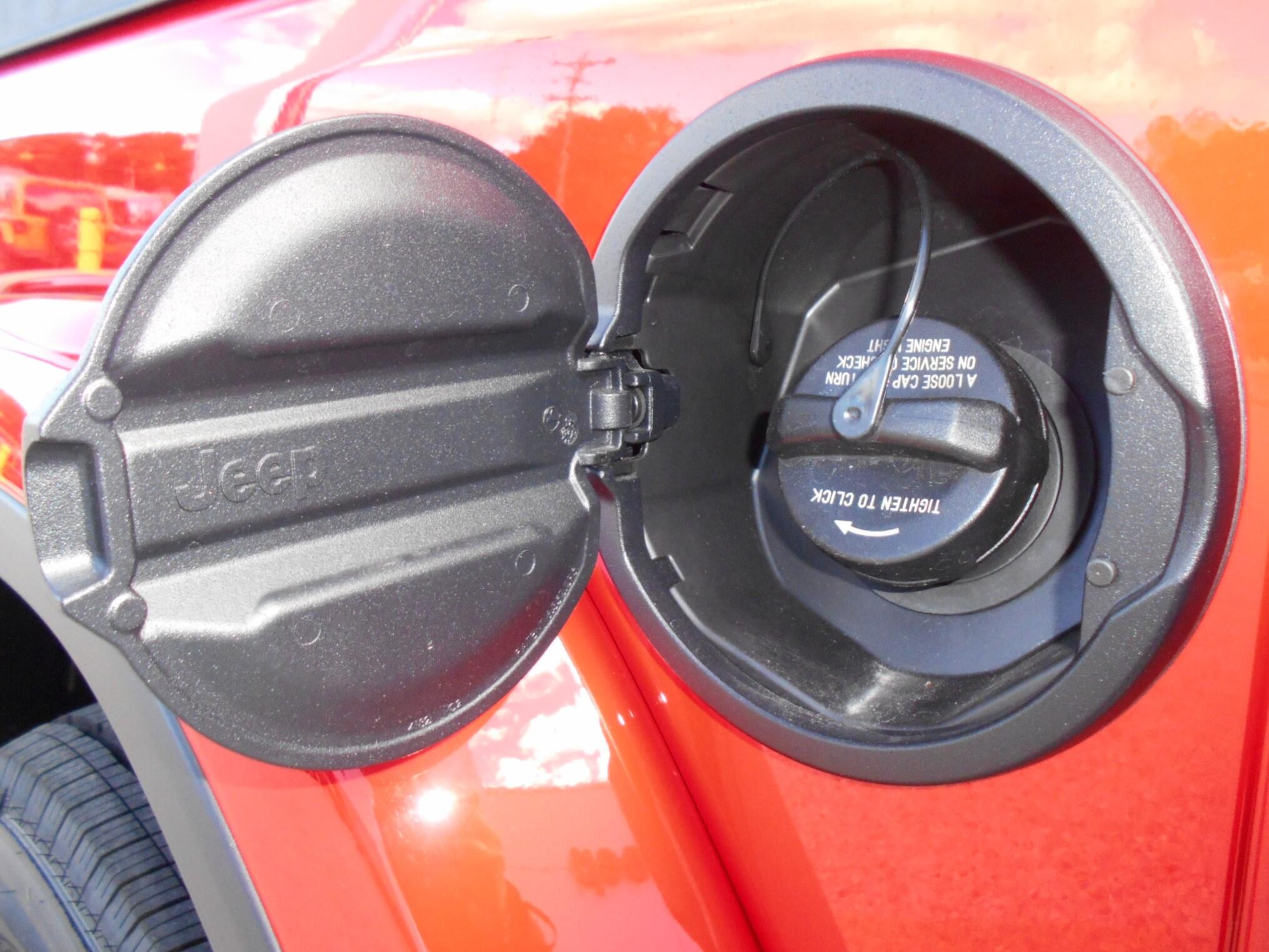 2025 Jeep Wrangler 4-Door Sahara - Photo 28