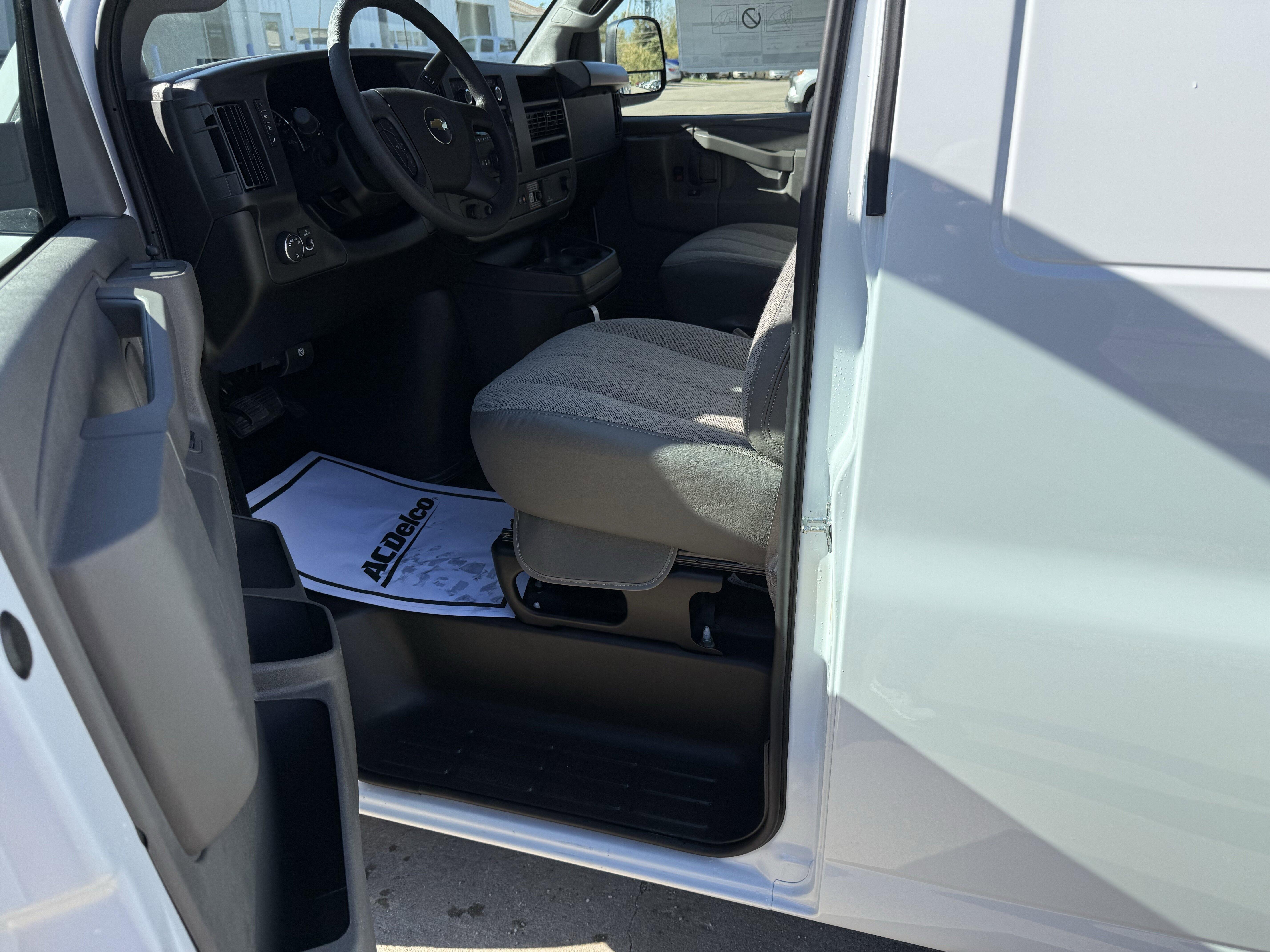2025 Chevrolet Express Cargo Work Van - Photo 13