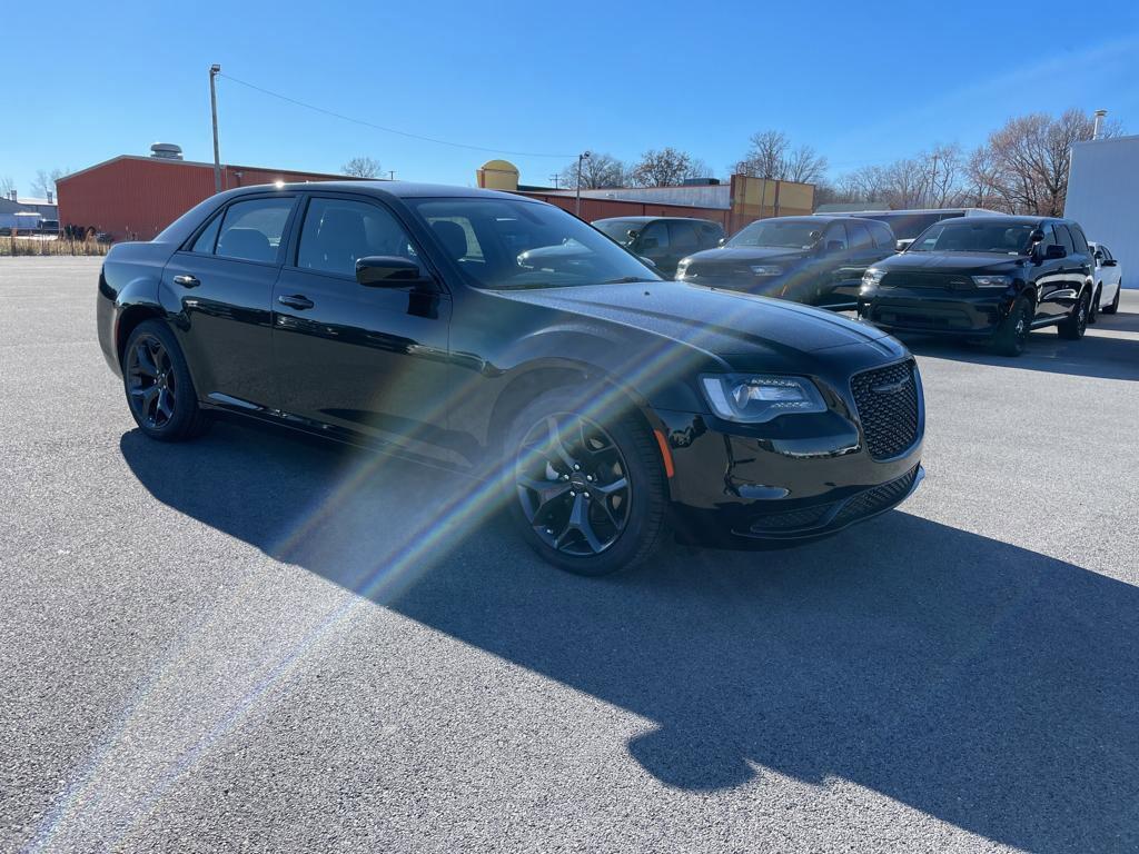 2023 Chrysler 300 Touring's photo