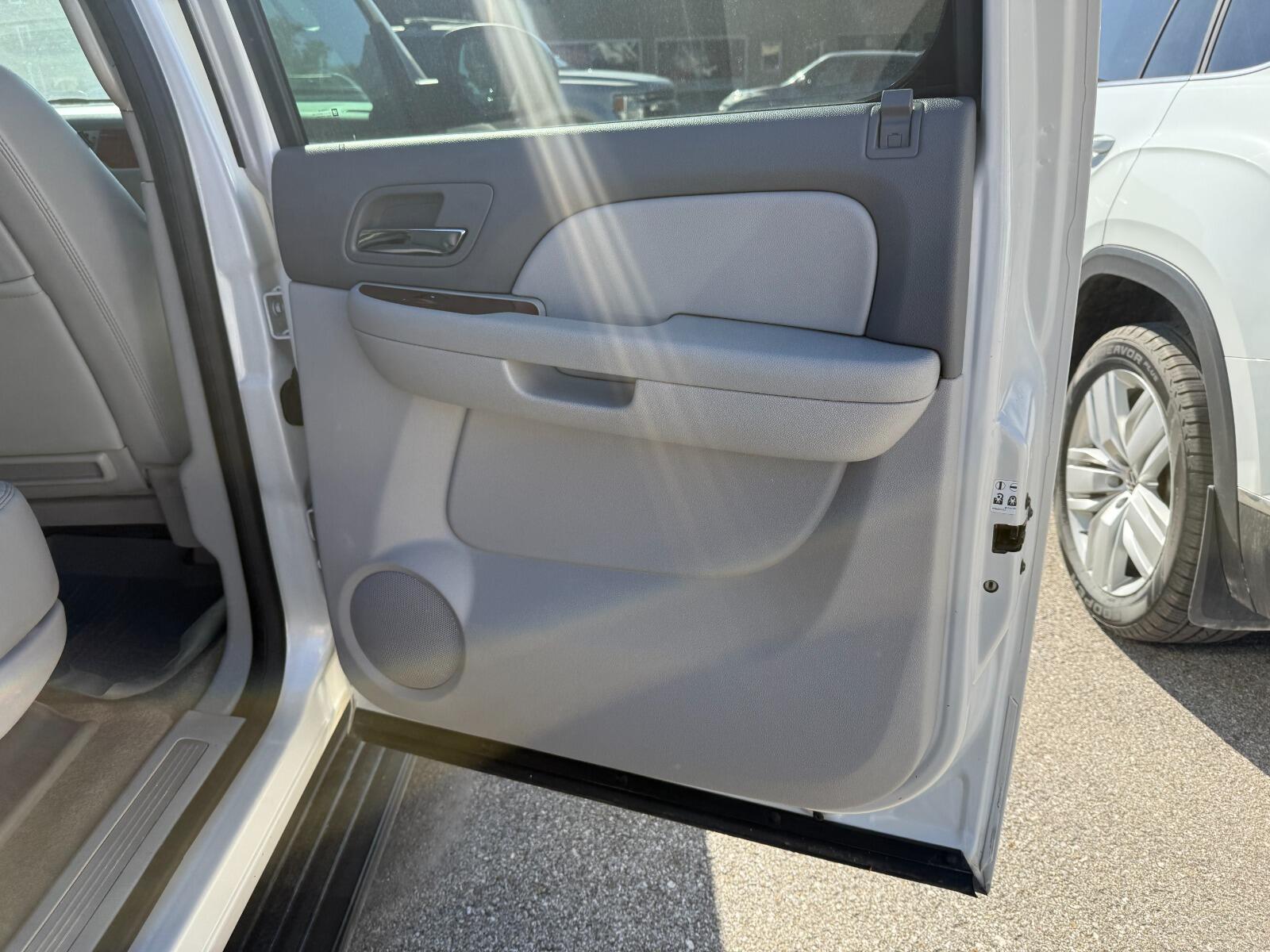 2012 Chevrolet Suburban LTZ - Photo 15