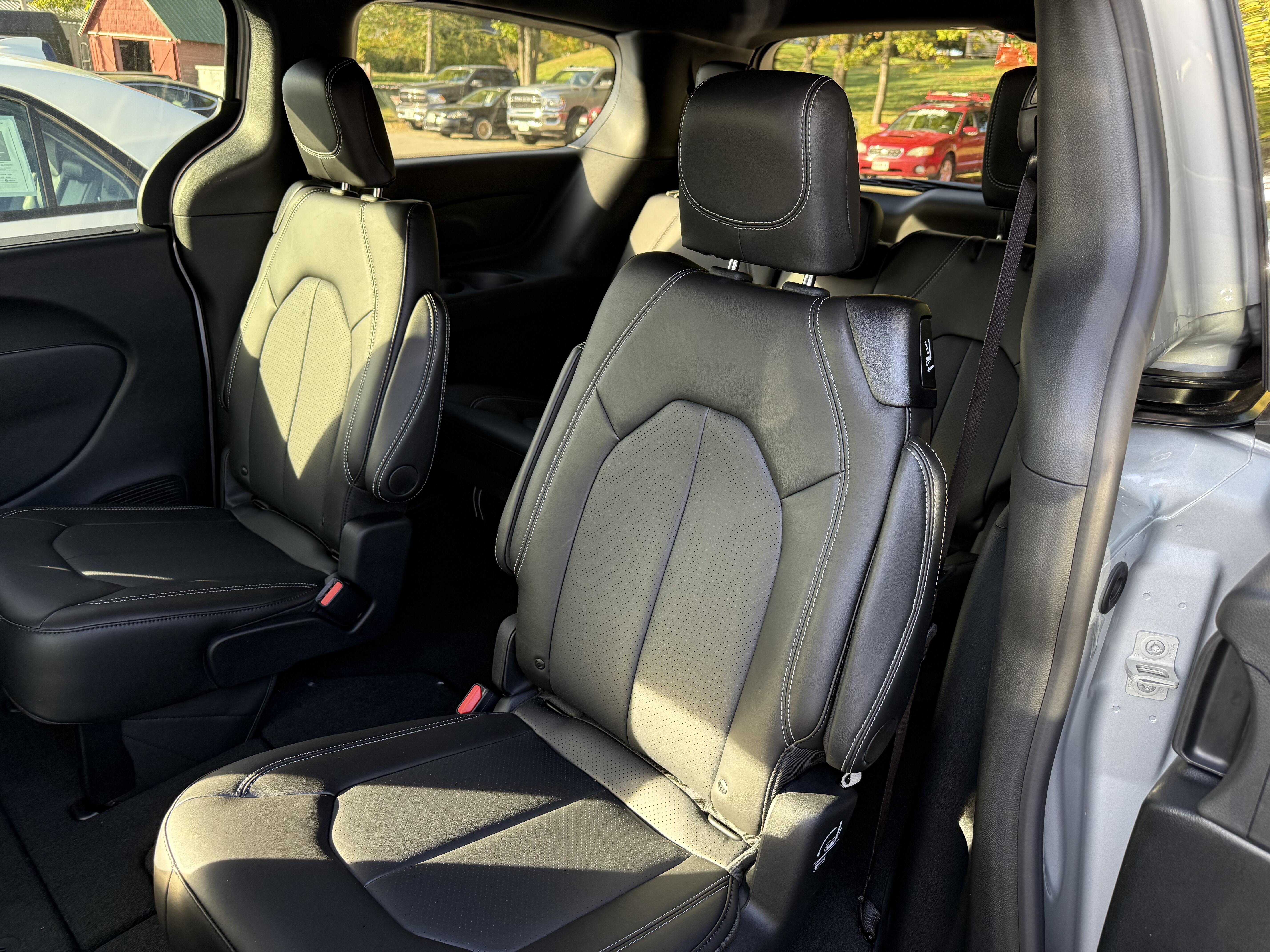 2026 Chrysler Voyager LX - Photo 8