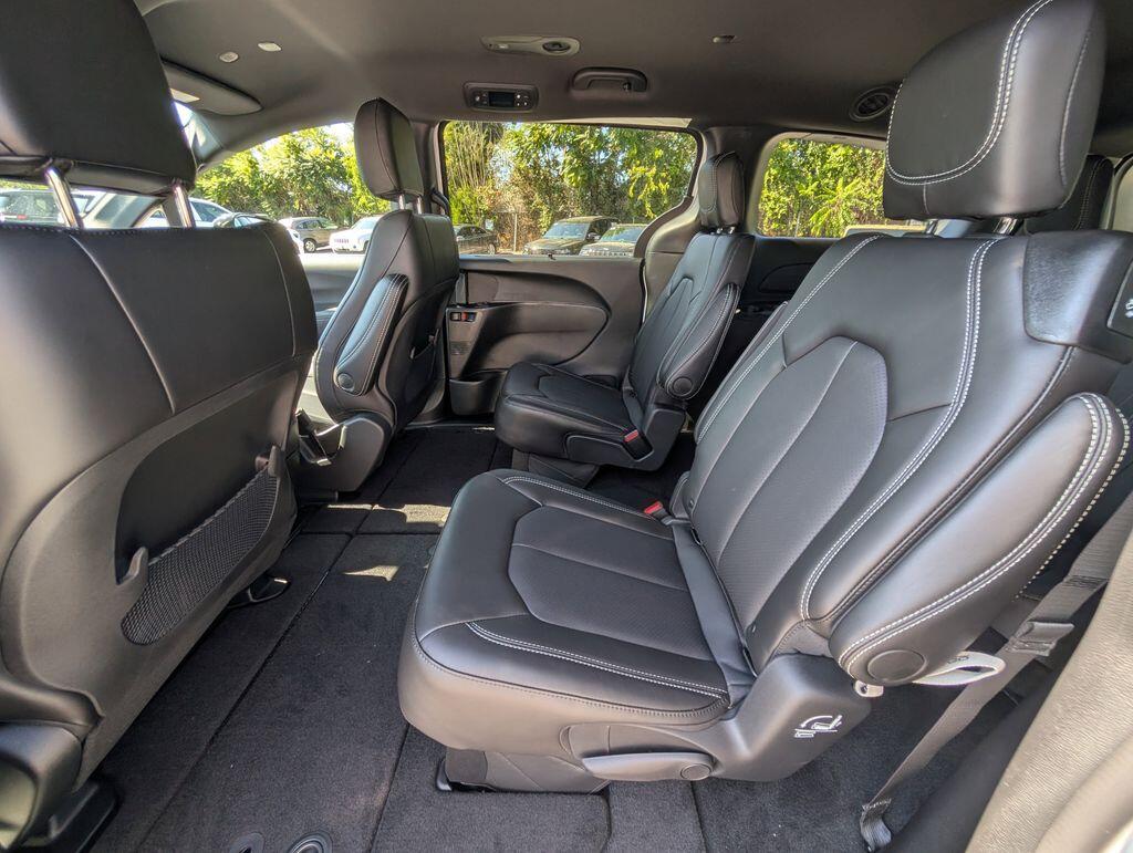 2026 Chrysler Voyager LX - Photo 9