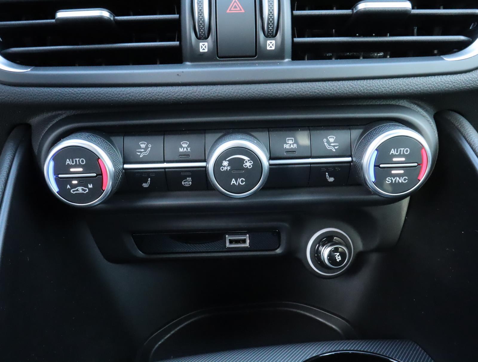 2025 Alfa Romeo Giulia Base - Photo 10