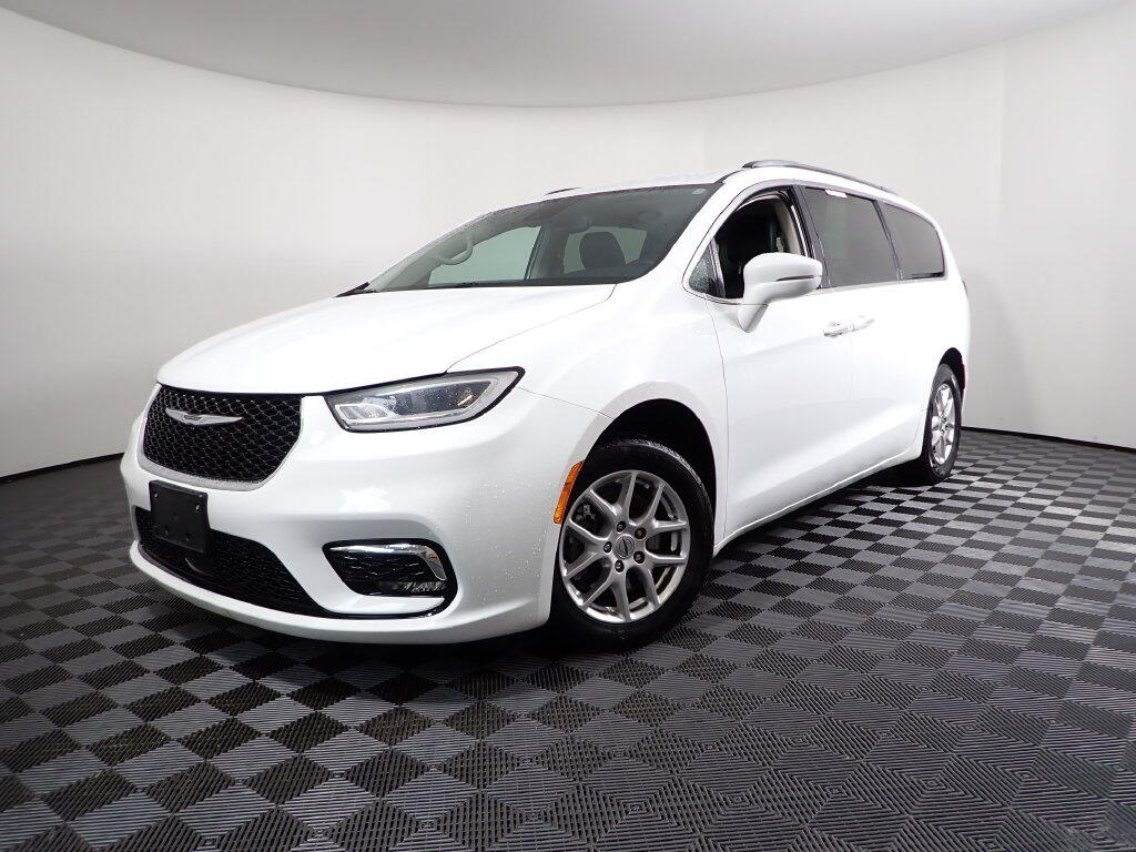 Used 2021 Chrysler Pacifica Touring L with VIN 2C4RC1BG4MR575986 for sale in Rockbridge, OH