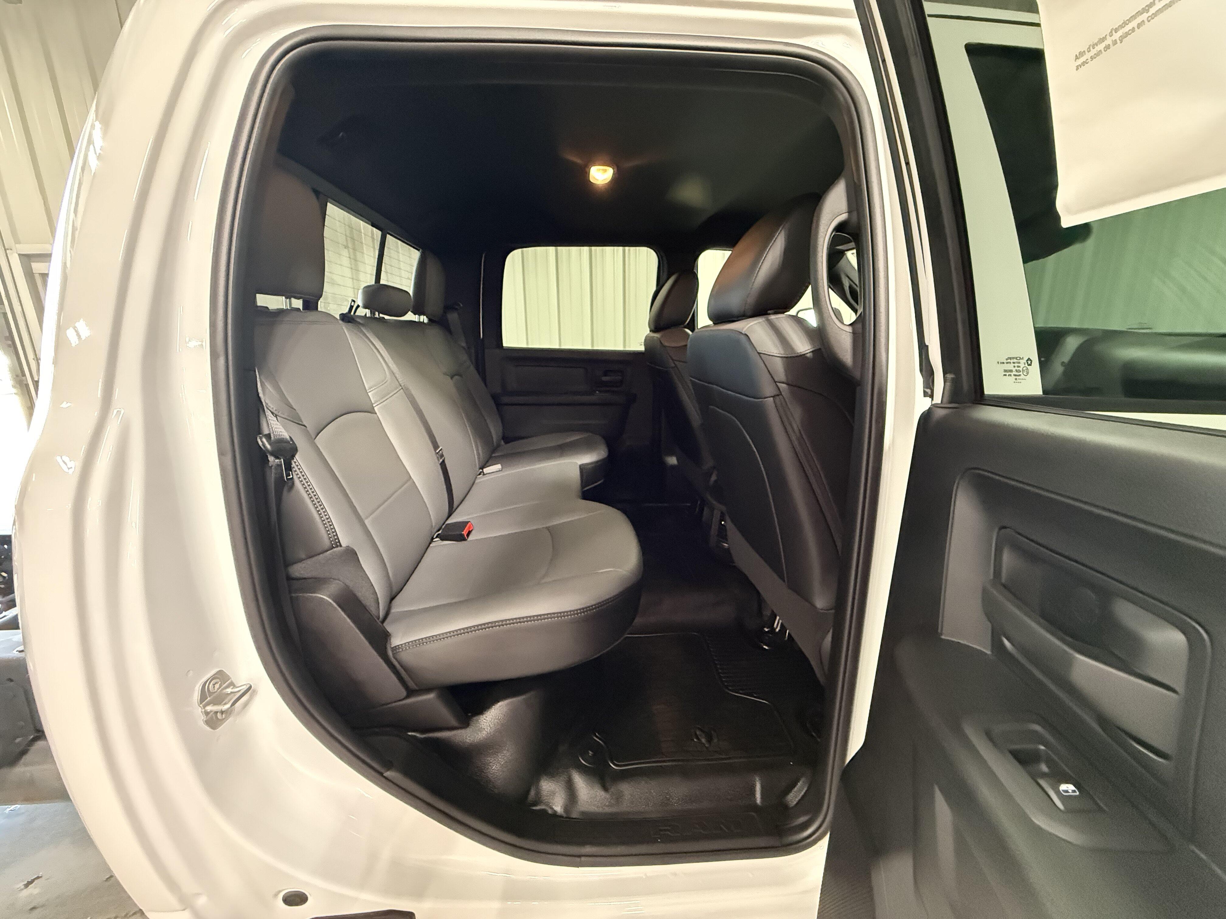 2026 RAM 3500 Chassis Tradesman - Photo 8