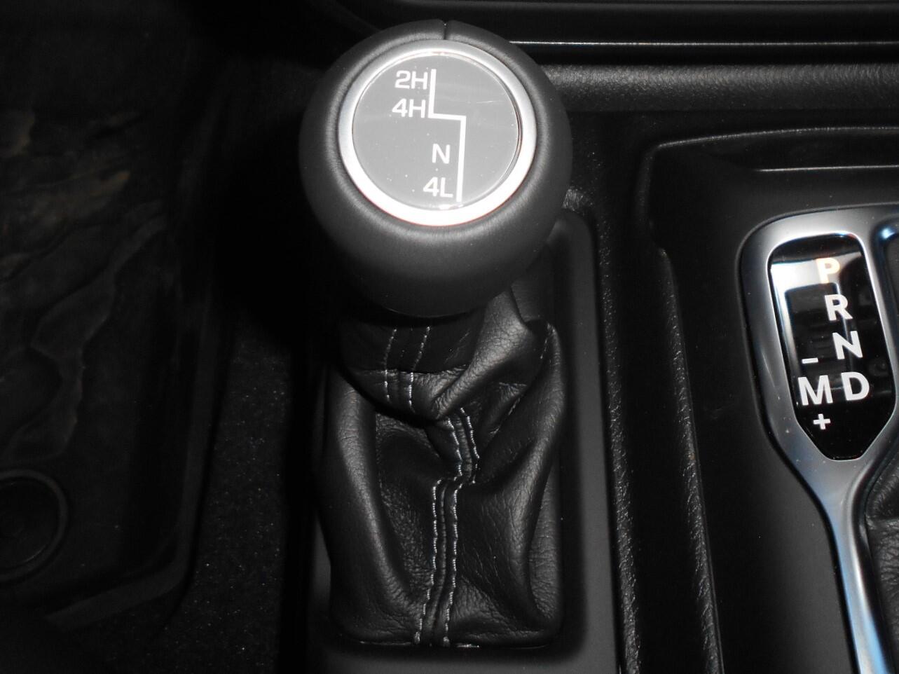2025 Jeep Wrangler 4-Door Sahara - Photo 13