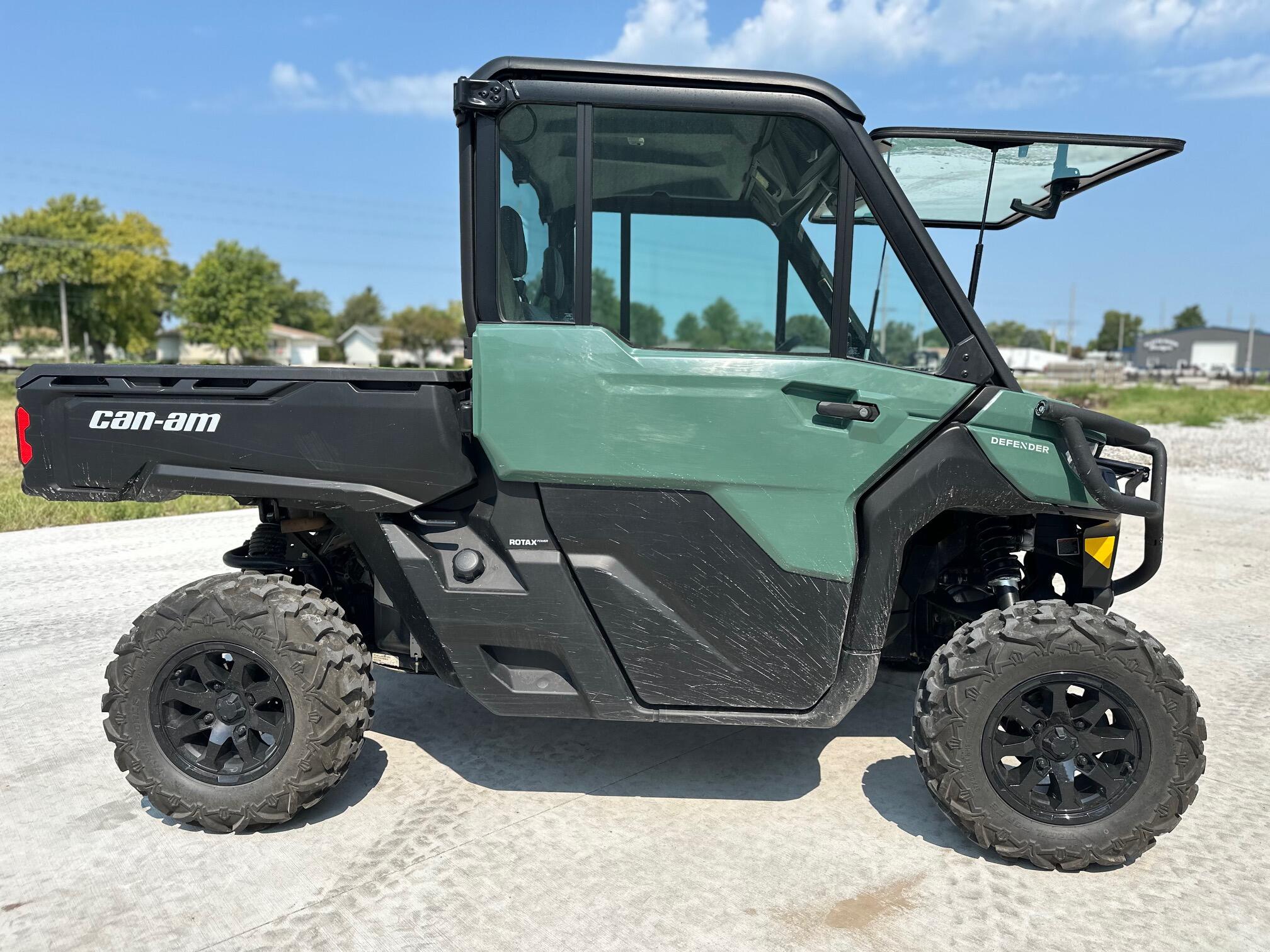 2026 Can-Am Defender DPS CAB