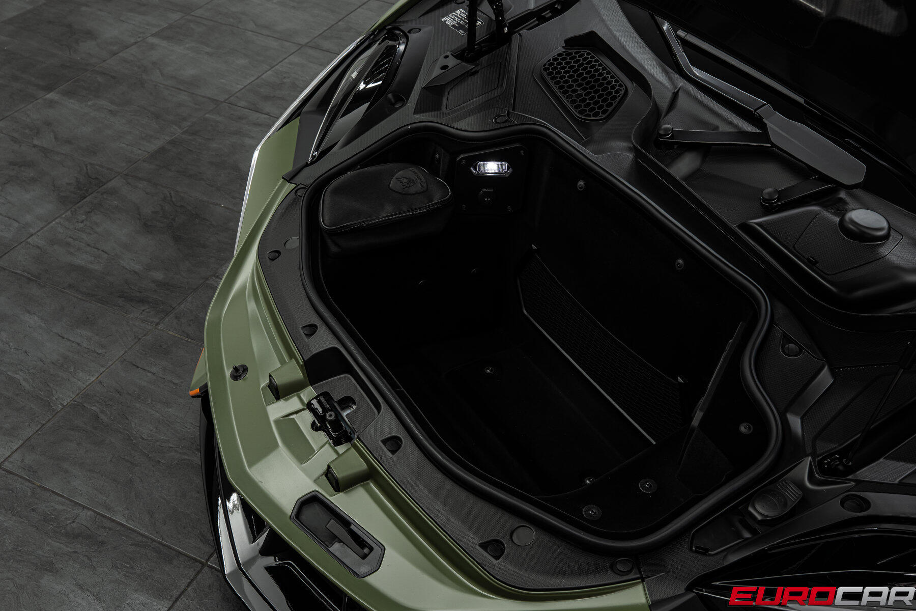 2025 Lamborghini Revuelto *SPECIAL FACTORY PAINT * RARE INTERIOR COLOR*Image 12