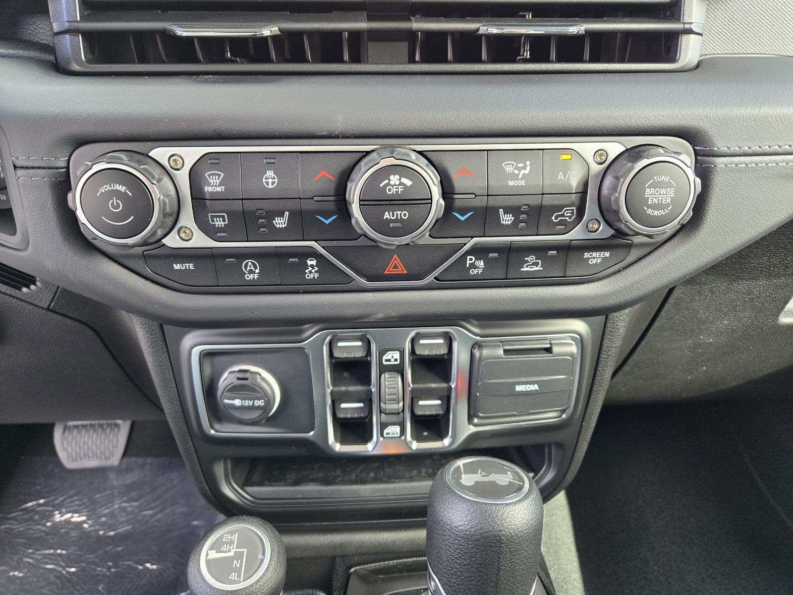 2025 Jeep Wrangler 4-Door Sahara - Photo 13