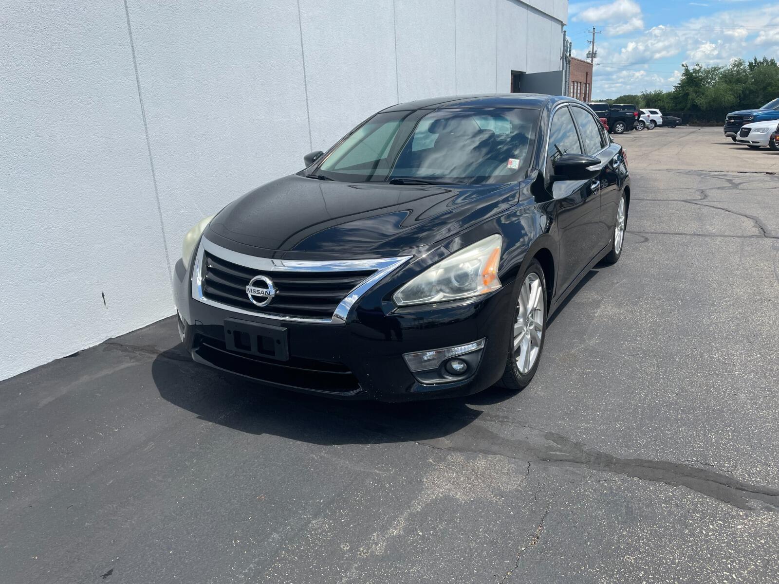 Used 2013 Nissan Altima Sedan SV with VIN 1N4BL3AP7DC168807 for sale in Kansas City