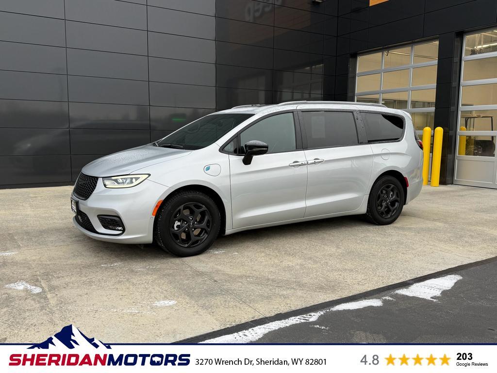 2024 Chrysler Pacifica PHEV Select's photo