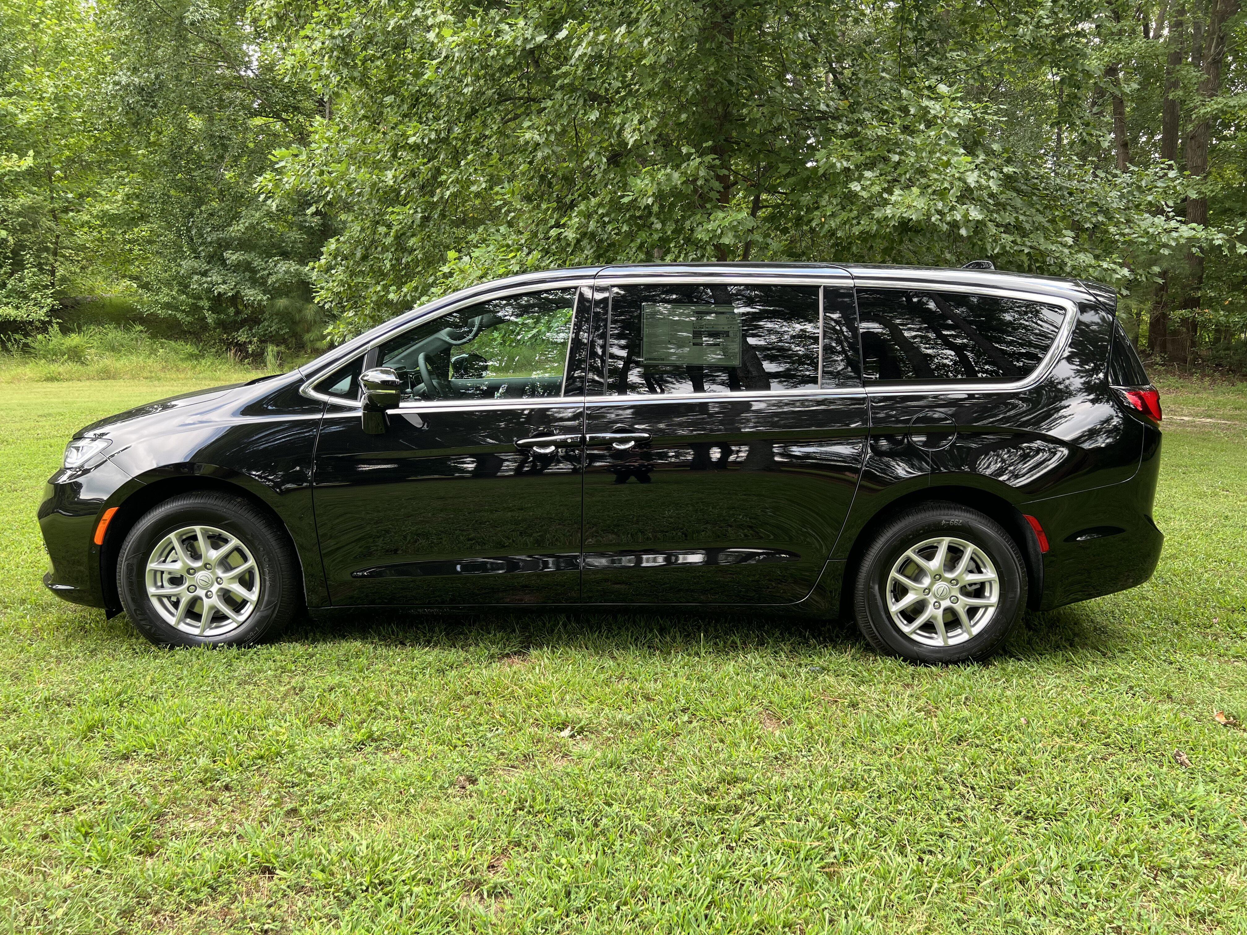2026 Chrysler Pacifica Select - Photo 6