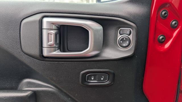 2020 Jeep Wrangler Unlimited Black and Tan - Photo 18