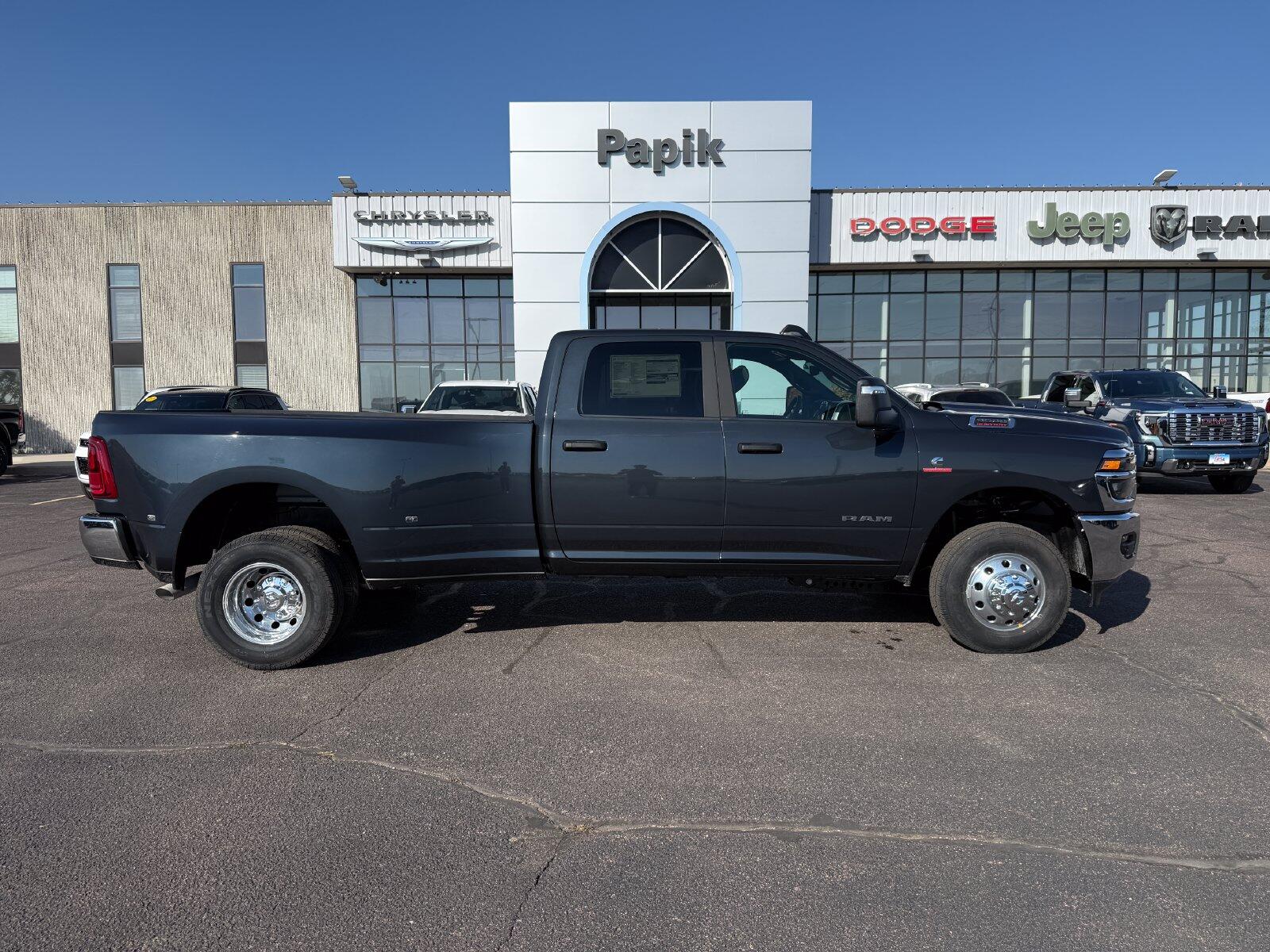 2027 RAM 3500 3500 Big Horn Crew Cab 4x4 8' Box