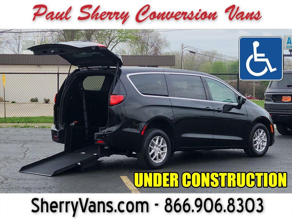 2027 Chrysler Pacifica Pacifica Select