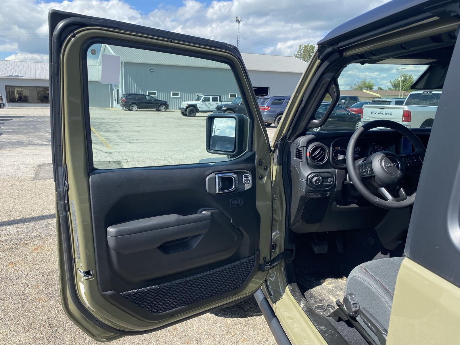 2026 Jeep Wrangler 2-Door Rubicon - Photo 11