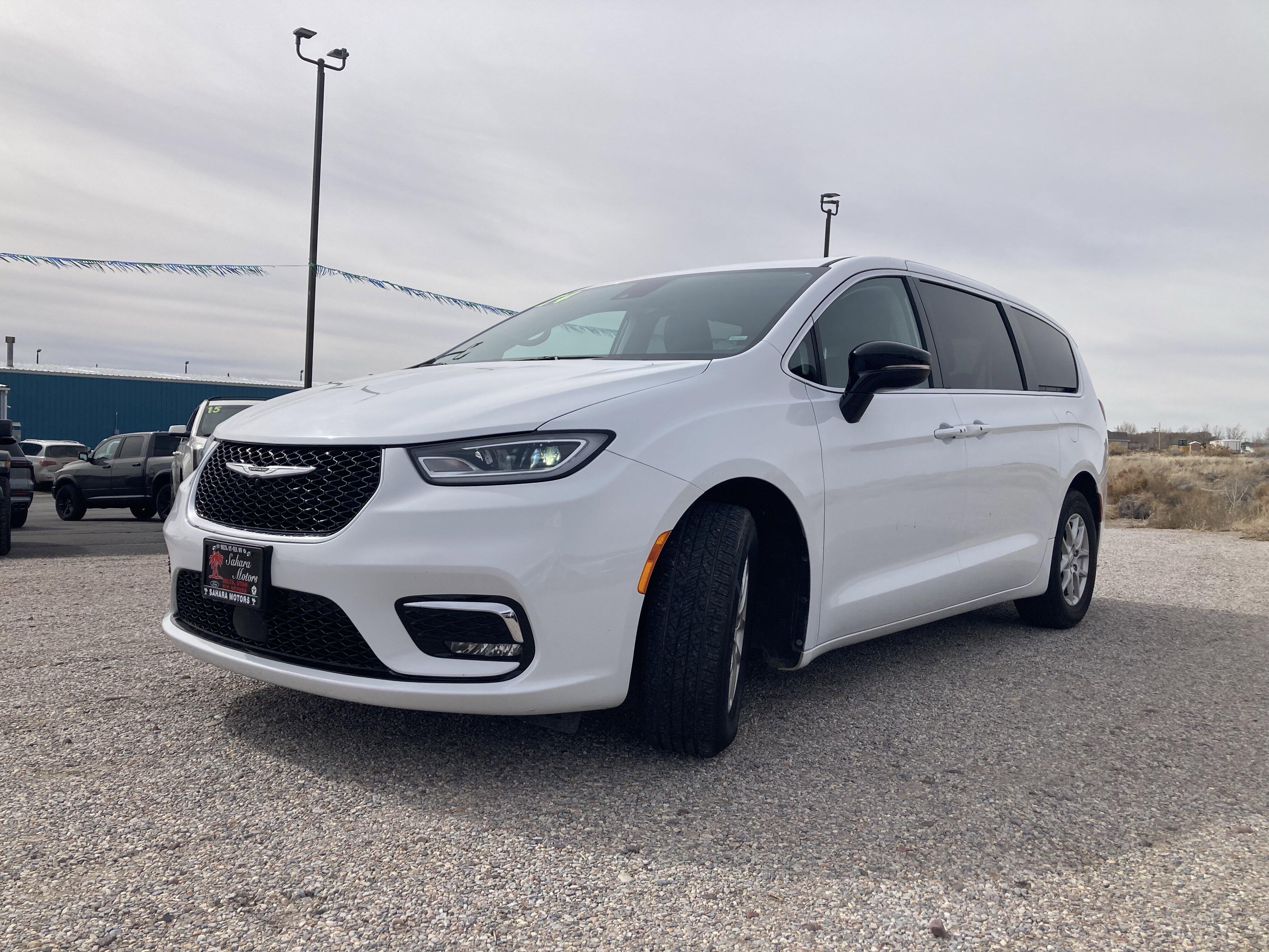 2024 Chrysler Pacifica Touring L - Photo 7