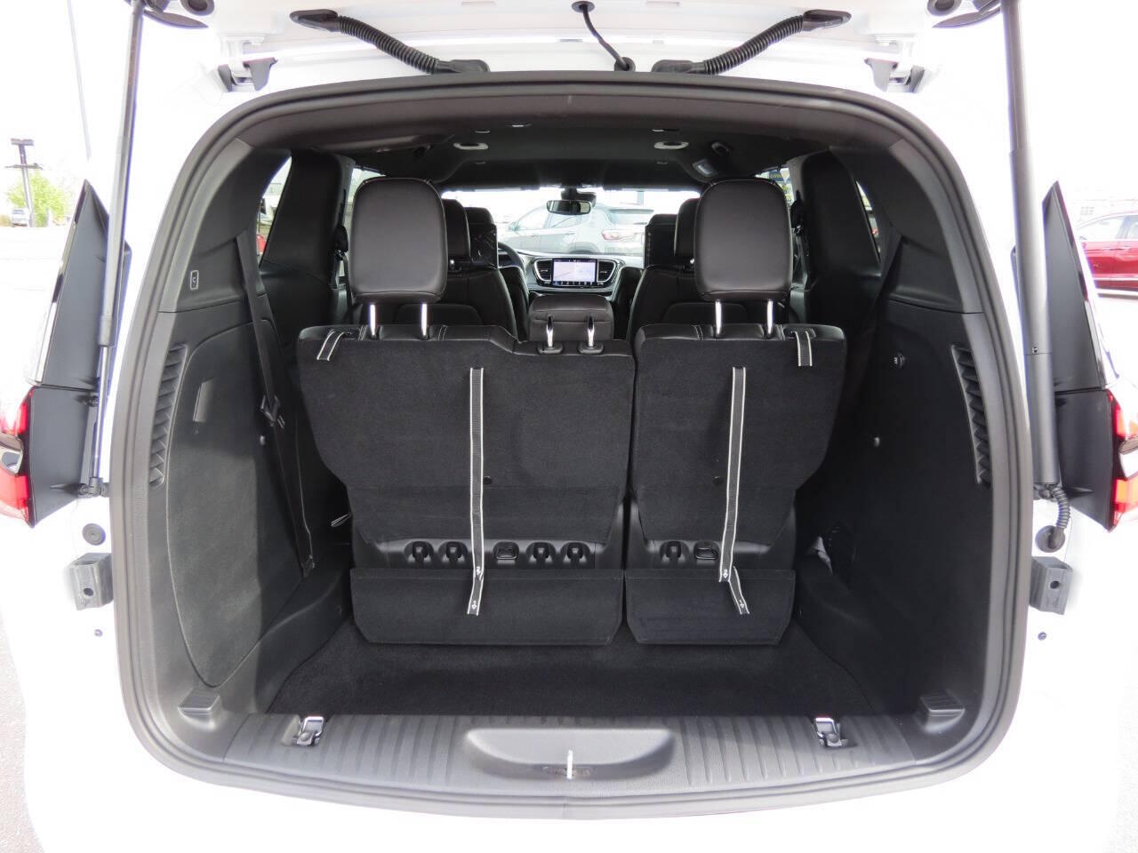 2026 Chrysler Pacifica Select - Photo 24