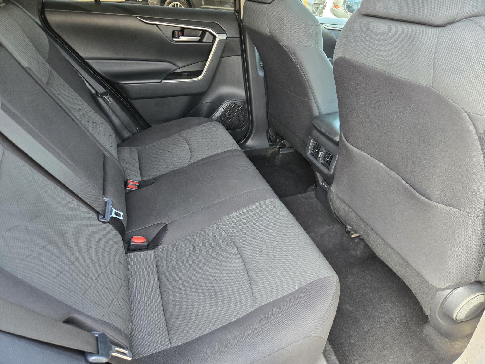 2023 Toyota RAV4 XLE - Photo 30