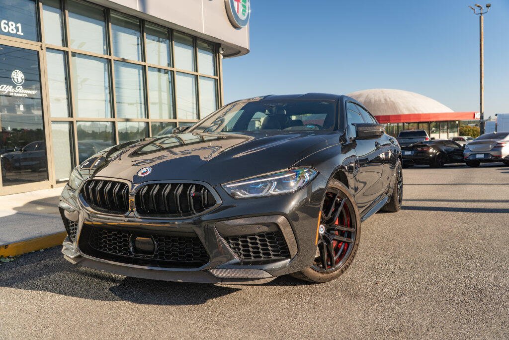 2023 BMW M8
