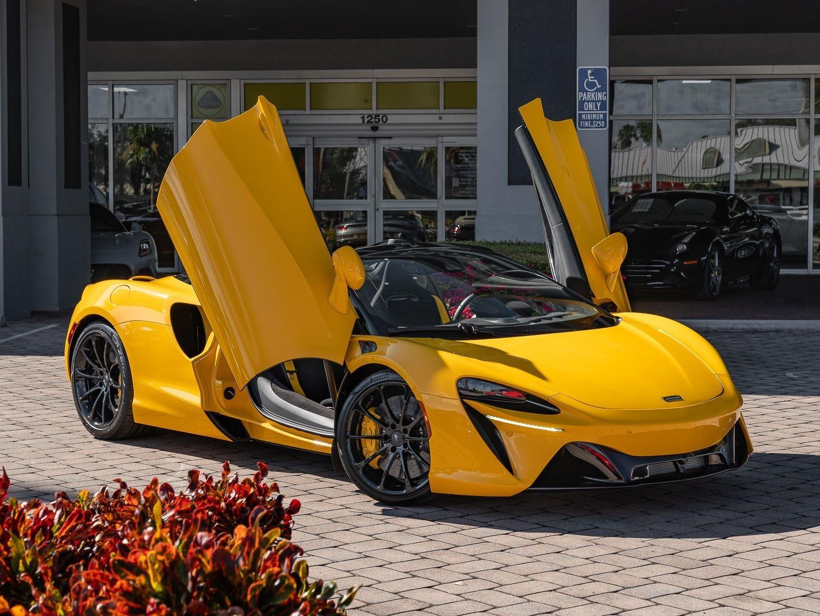 Used 2025 McLaren Artura TechLux