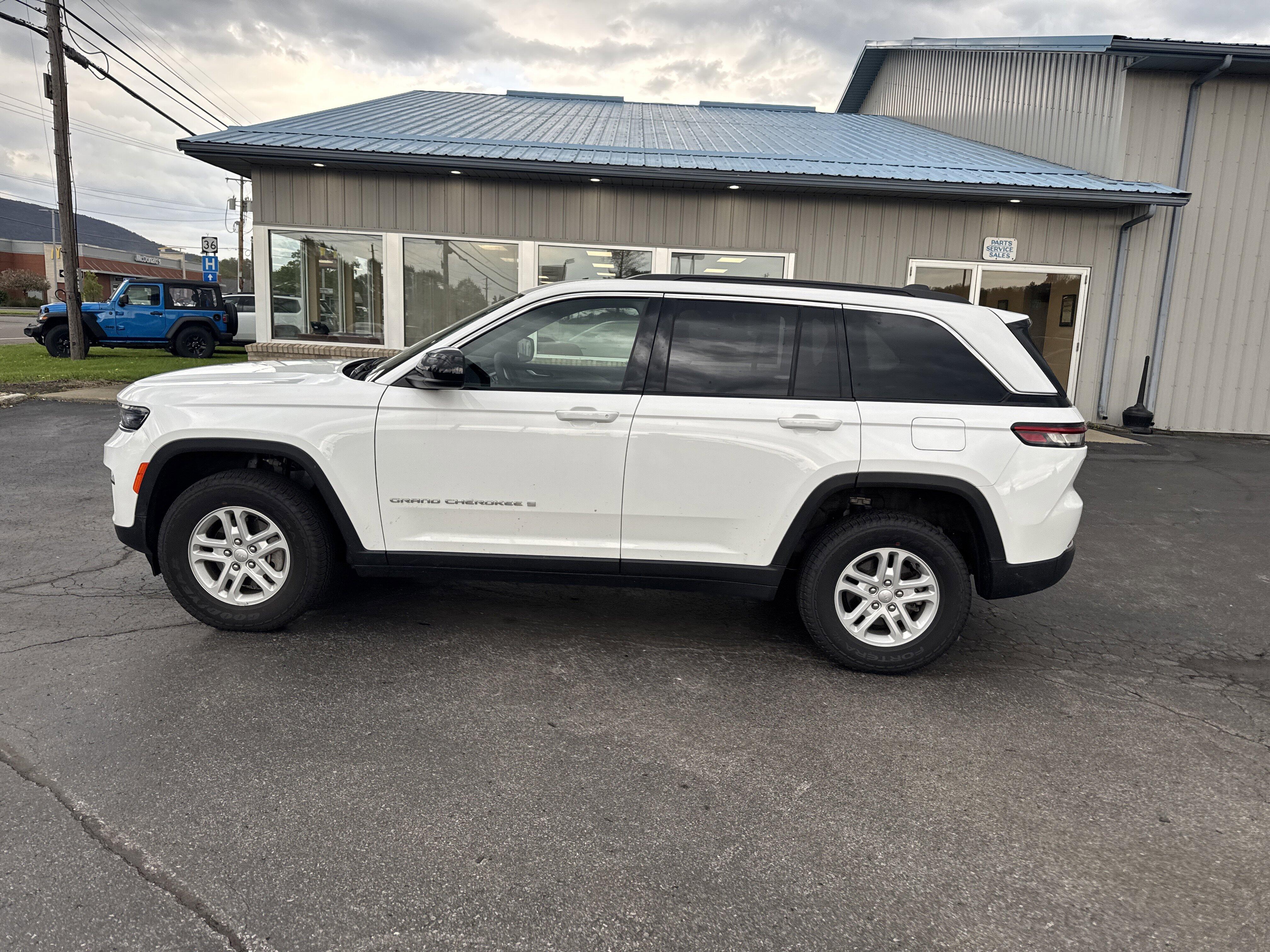 2025 Jeep Grand Cherokee Grand Cherokee Laredo