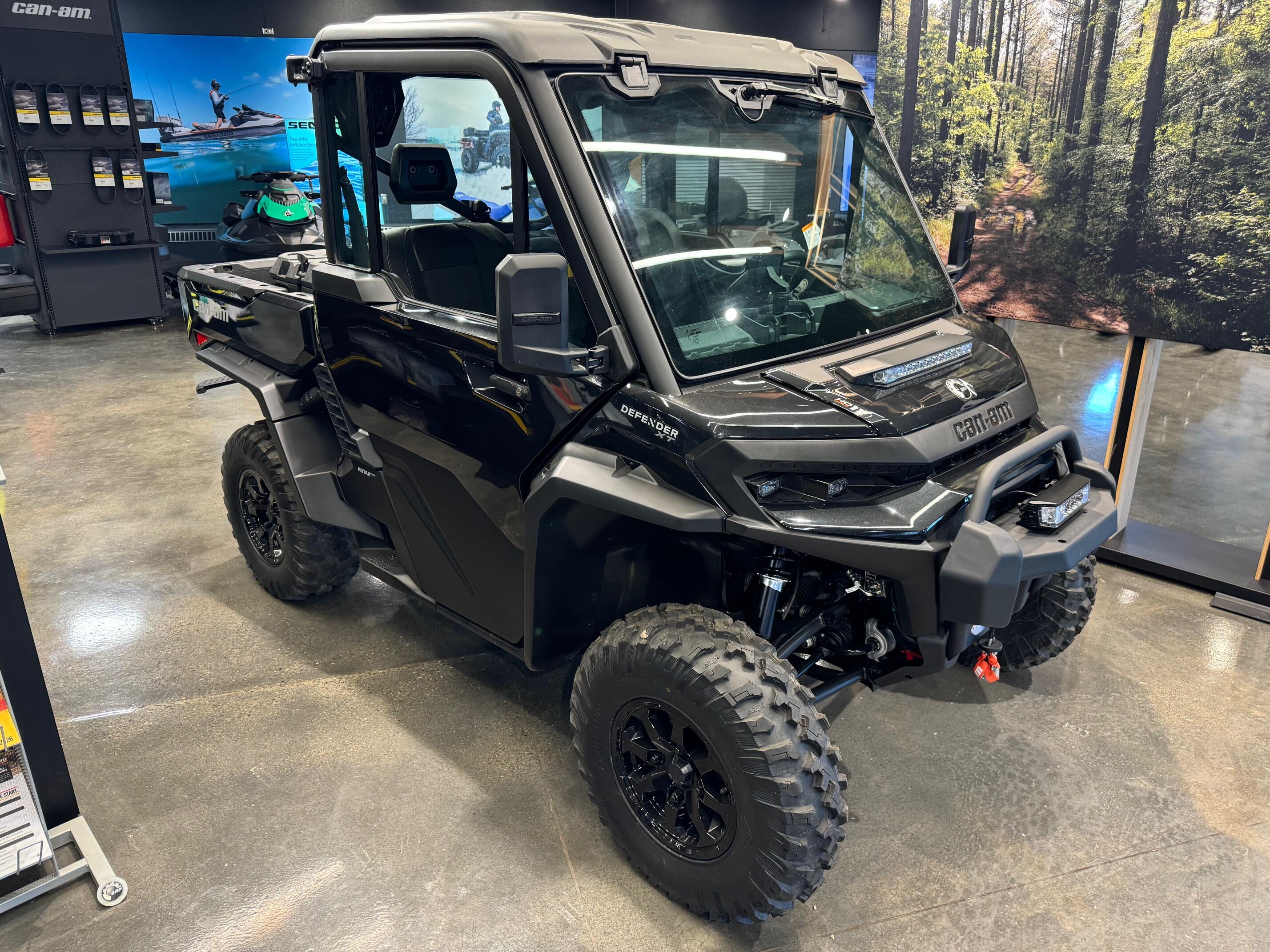 2026 Can-Am DEF XT CAB HD11 1025