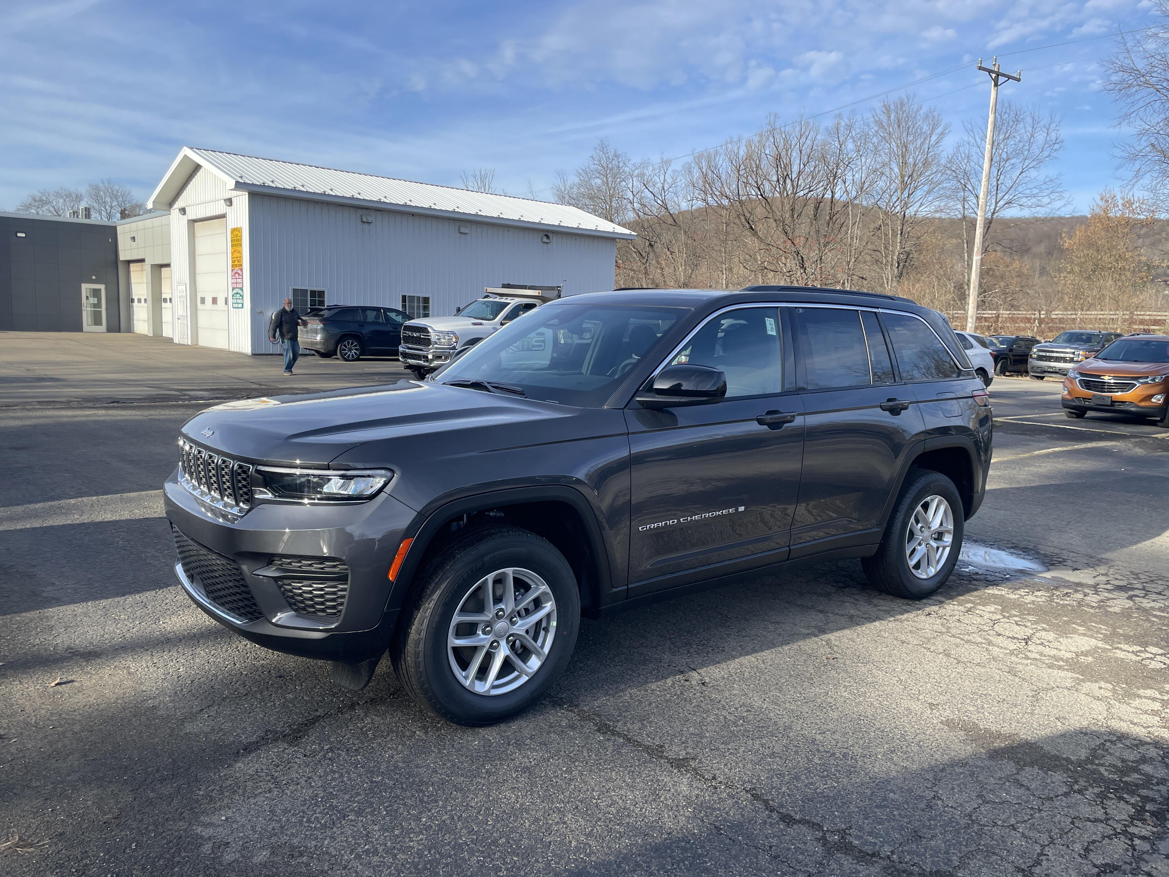 2025 Jeep Grand Cherokee Laredo's photo