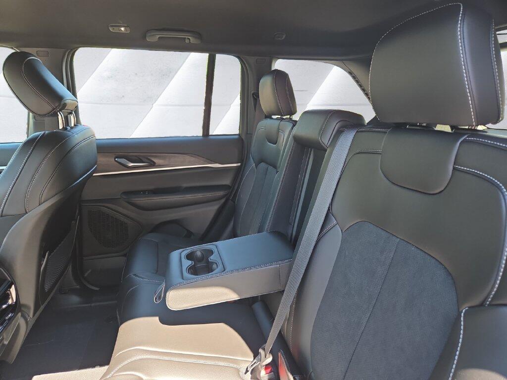 2026 Jeep Grand Cherokee Laredo - Photo 11