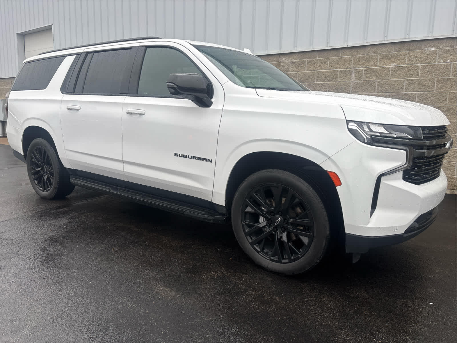 Used 2021 Chevrolet Suburban RST with VIN 1GNSKEKD5MR274593 for sale in Wilmington, OH