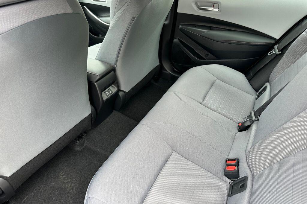 2025 Toyota Corolla SE - Photo 12