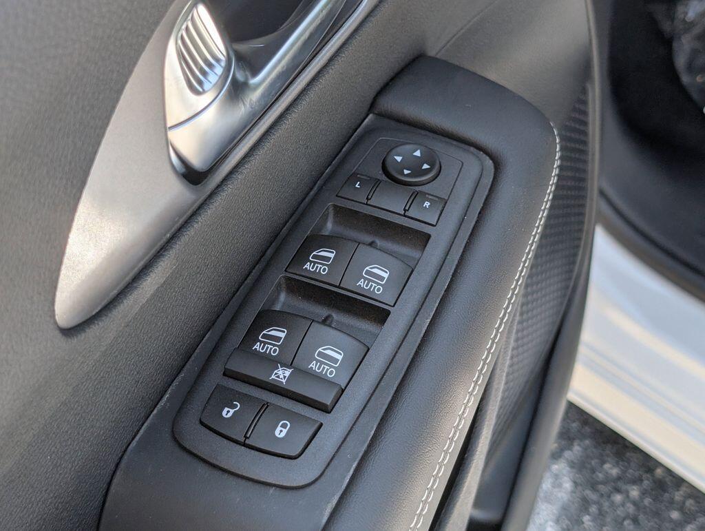 2026 Chrysler Pacifica Select - Photo 13