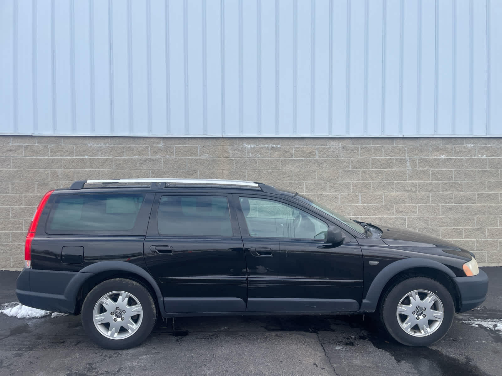 Used 2006 Volvo XC70 2.5T with VIN YV4SZ592961221435 for sale in Wilmington, OH