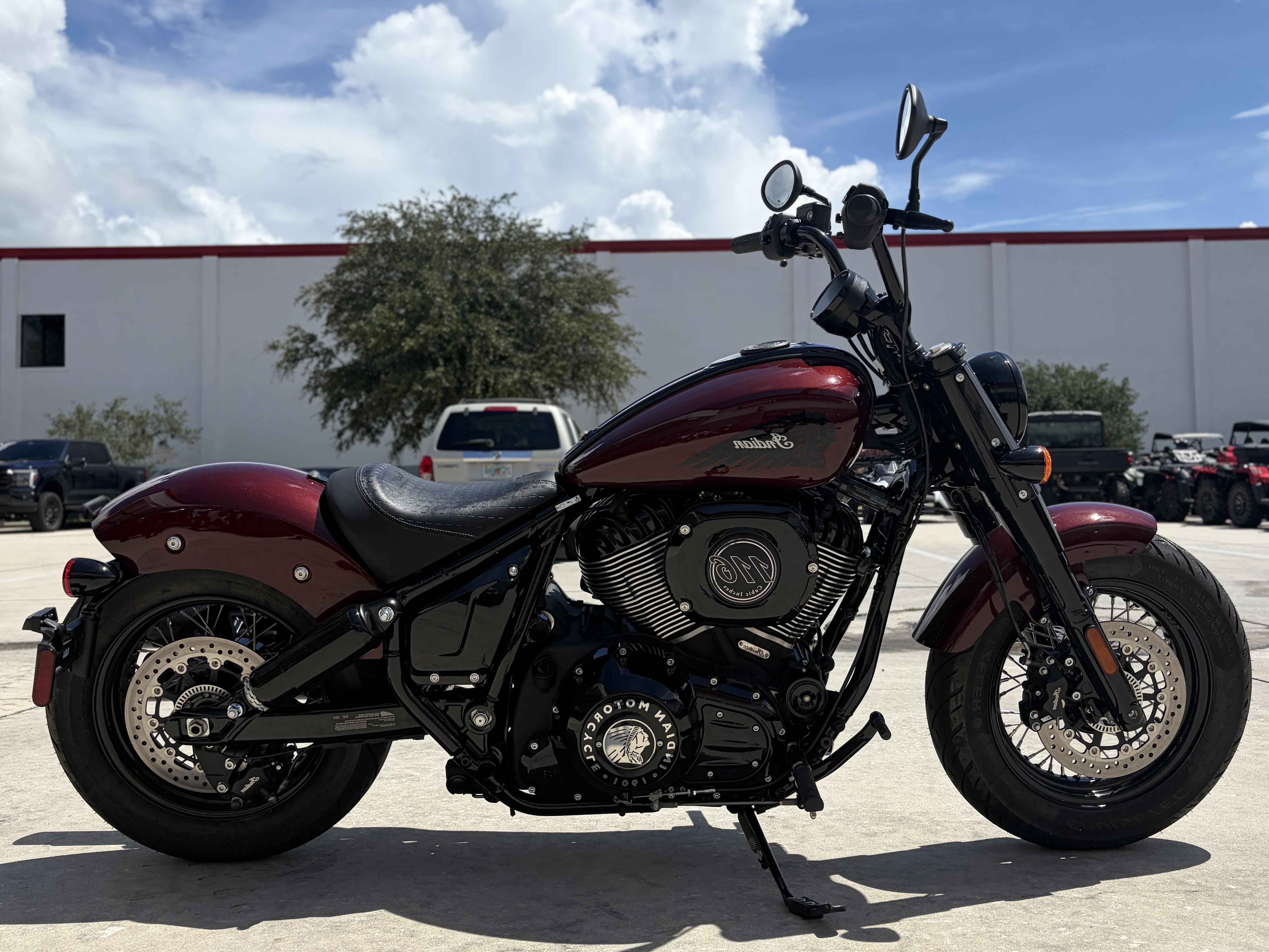 2025 Indian Motorcycle CHIEF BOBBER DARK HORSE MAROON MTLLIC 49S