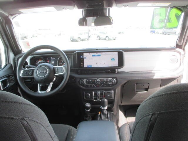 2025 Jeep Wrangler 4-Door Sahara - Photo 29