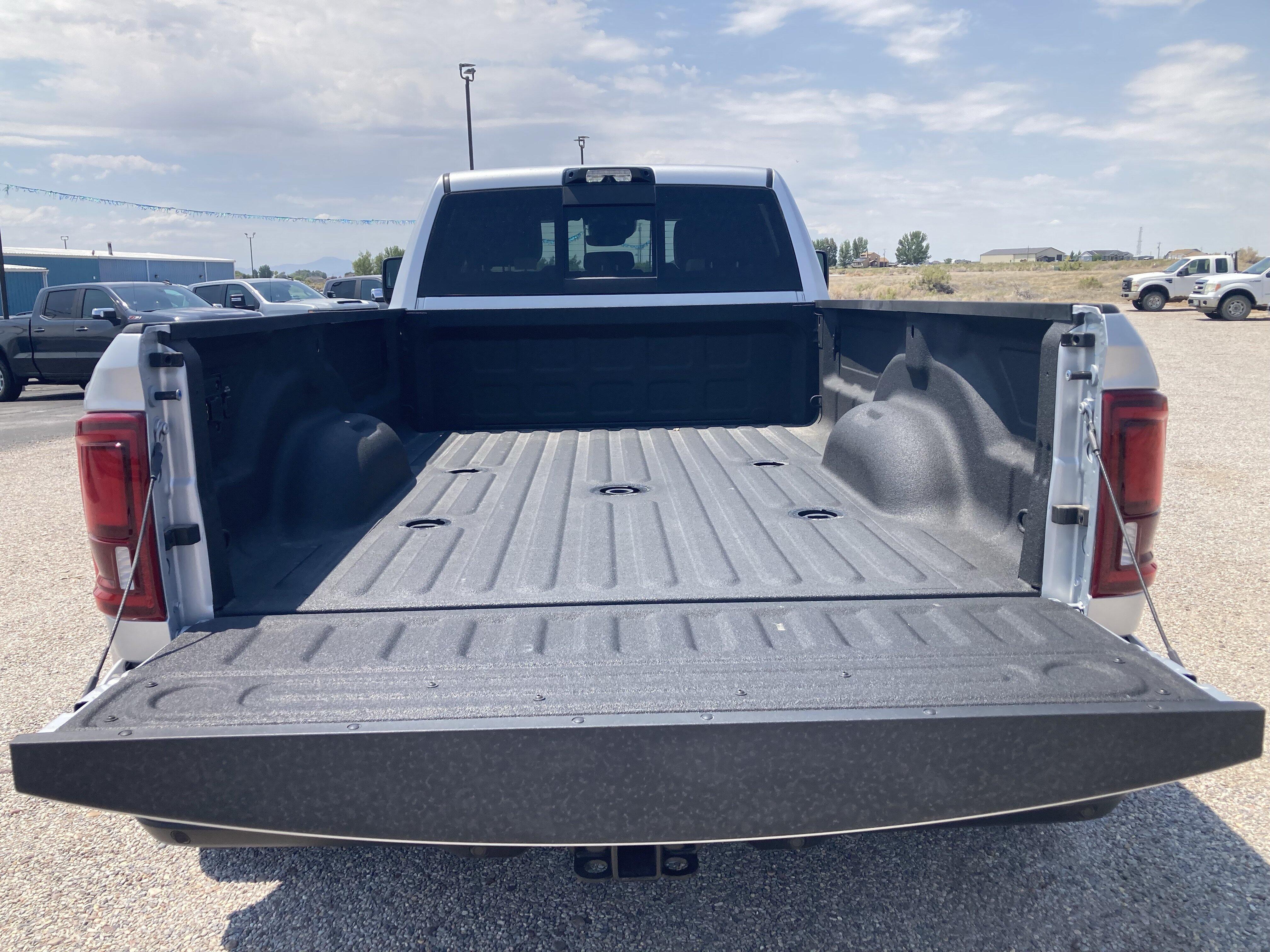2026 RAM 3500 Laramie - Photo 11