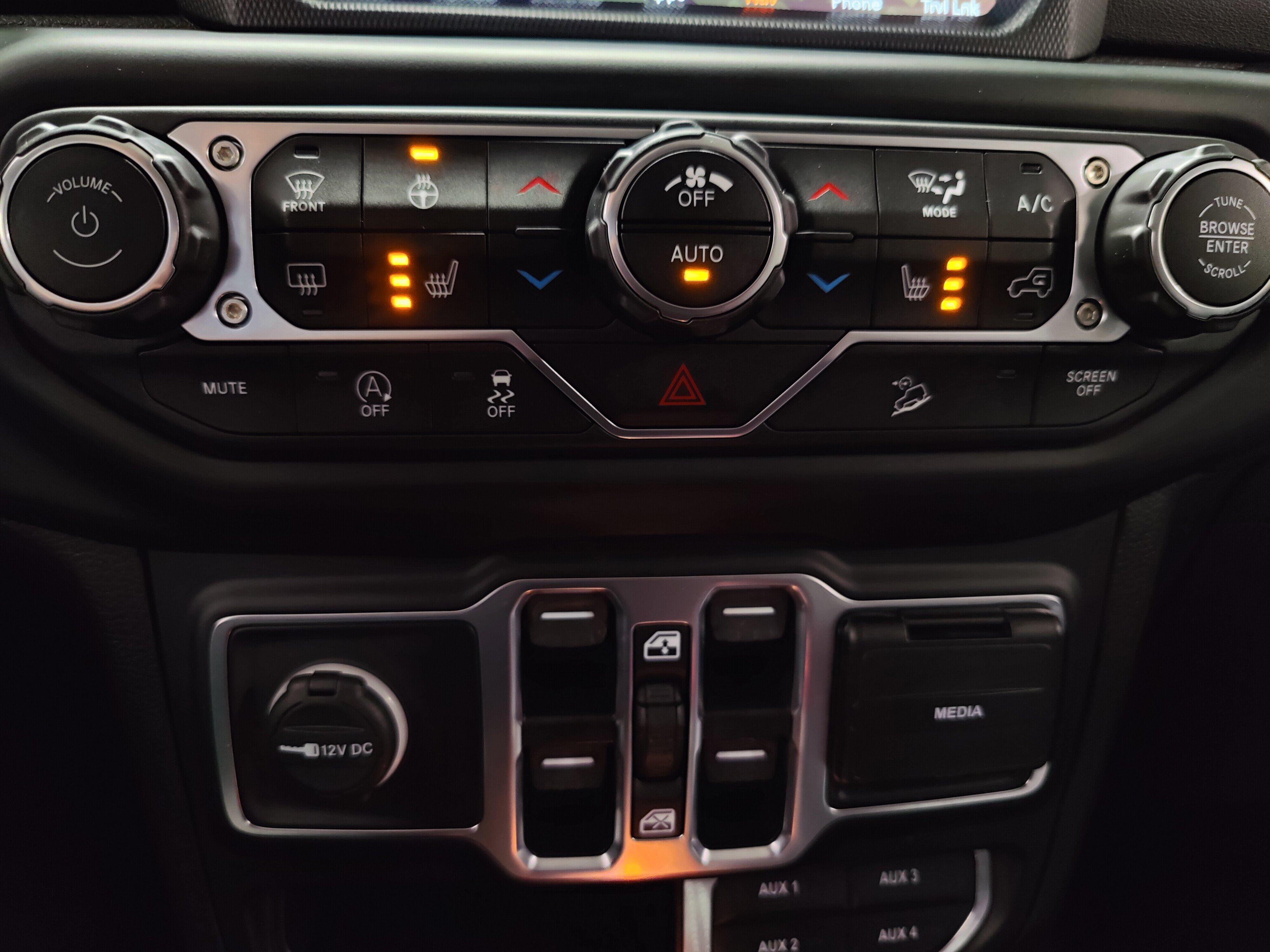 2020 Jeep Wrangler Unlimited Sahara - Photo 19