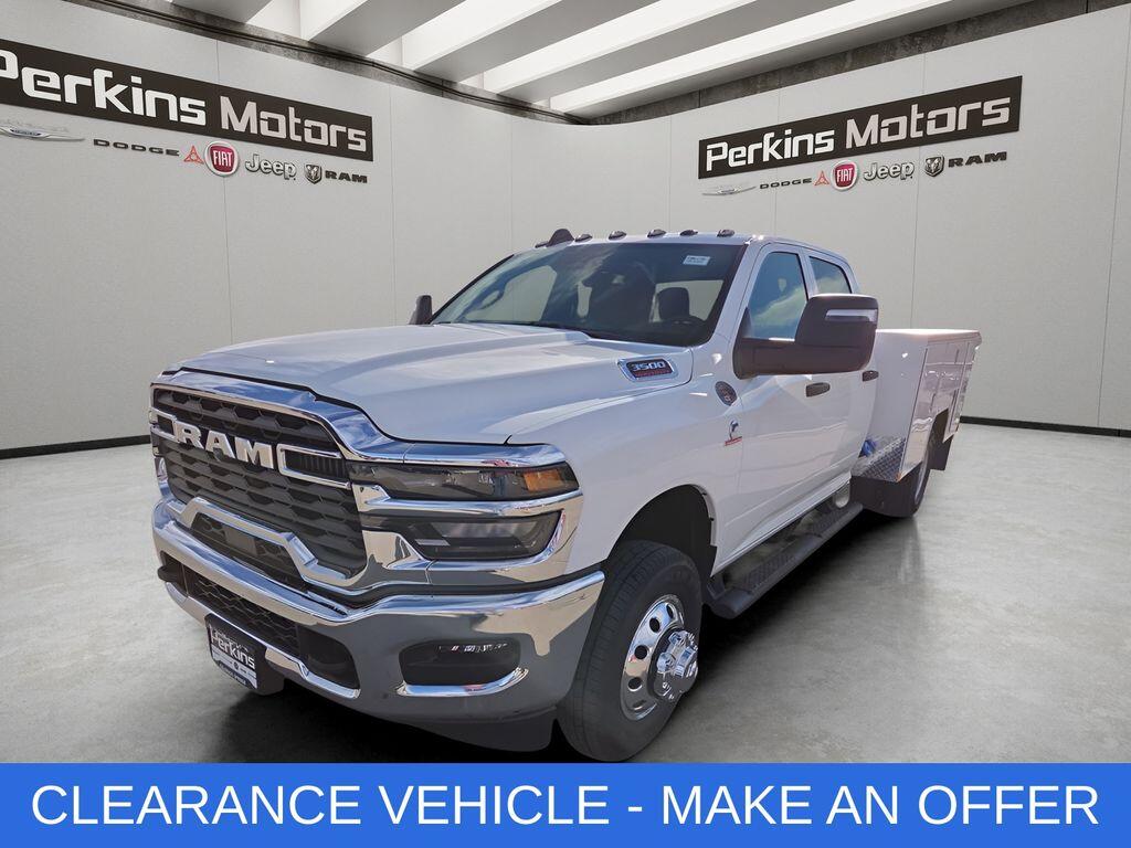 2026 RAM 3500 Chassis Cab 3500 Tradesman Crew Cab Chassis 4x4 60' Ca
