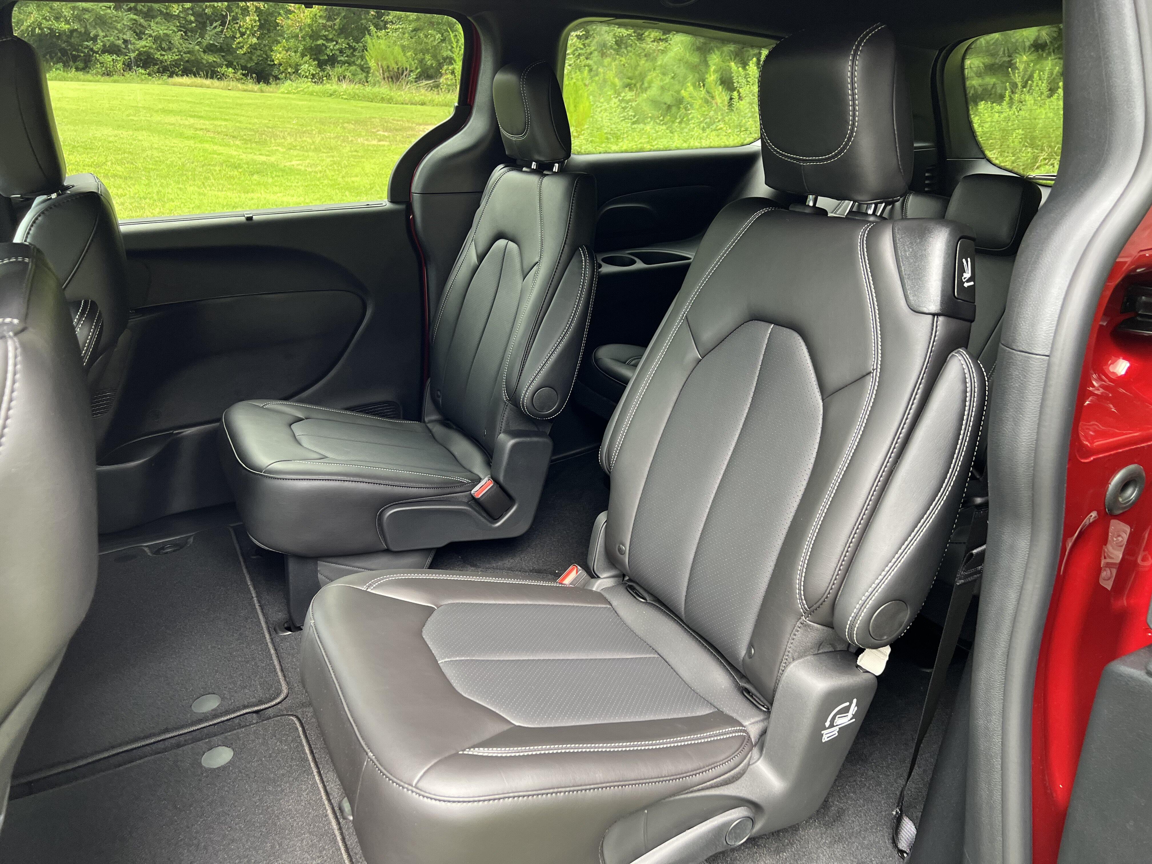 2026 Chrysler Pacifica Select - Photo 19