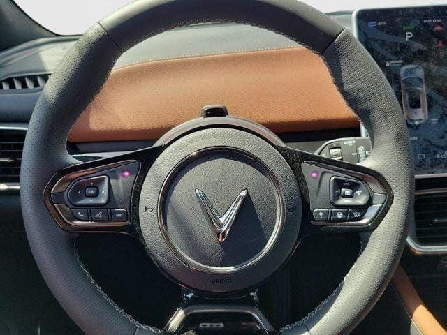 2025 VinFast VF 8 Plus - Photo 13