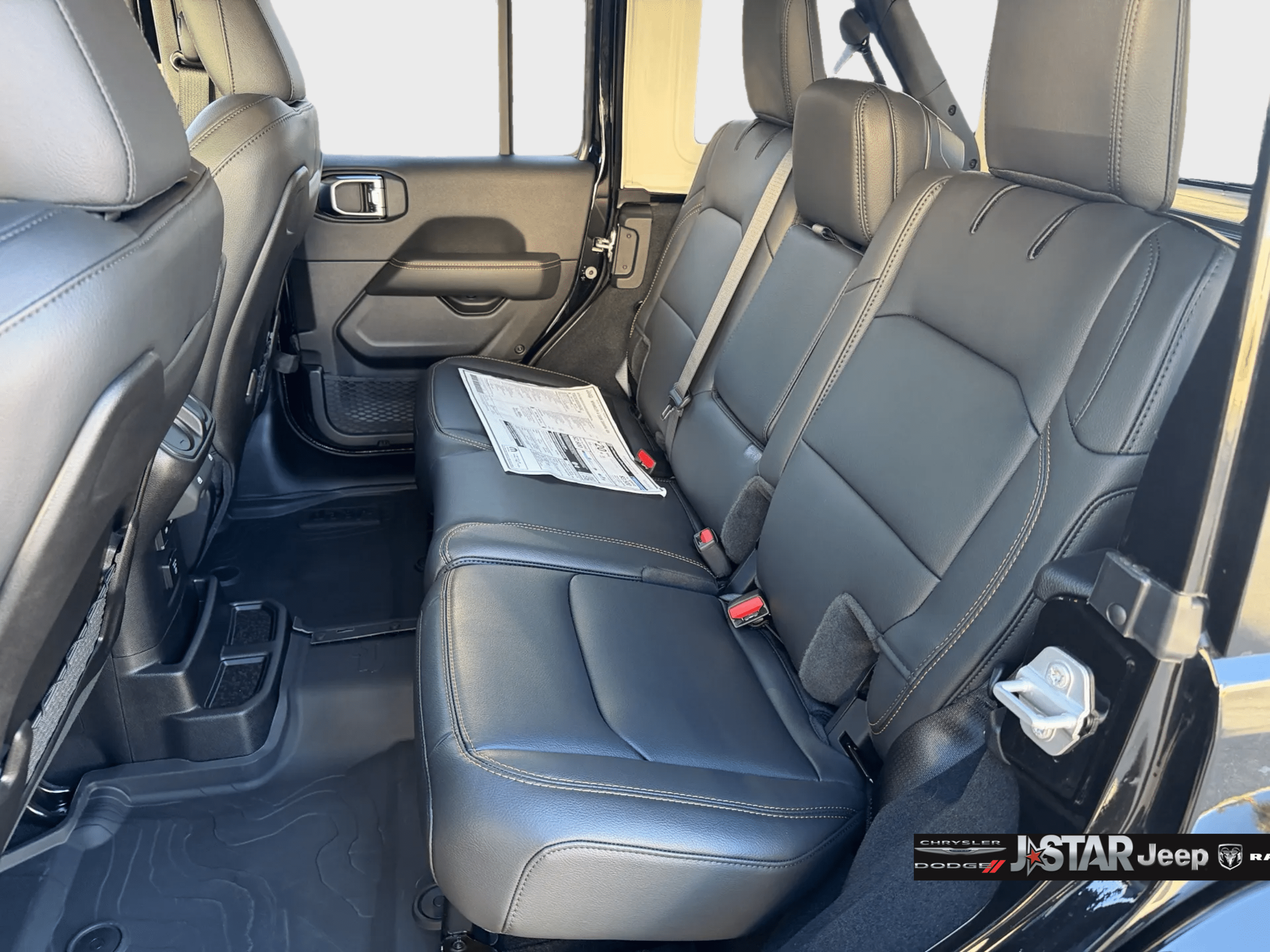 2025 Jeep Wrangler 4-Door Sahara - Photo 17
