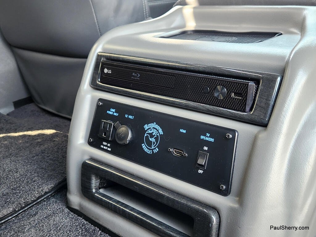 2023 GMC Savana Cargo Work Van - Photo 37