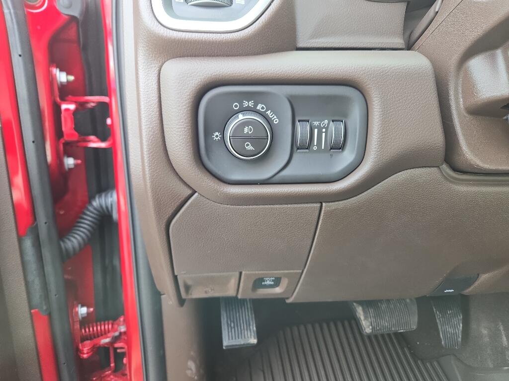 2026 RAM 3500 Laramie - Photo 12