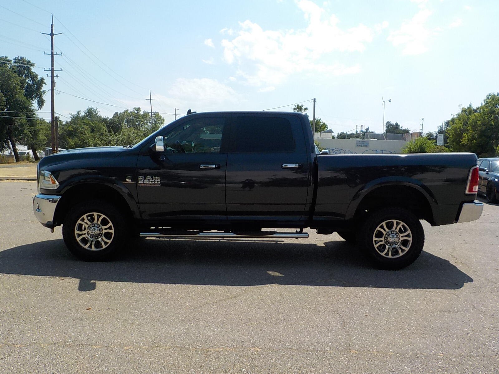 Used 2018 RAM Ram 2500 Pickup Laramie with VIN 3C6UR5FL5JG406382 for sale in Redding, CA