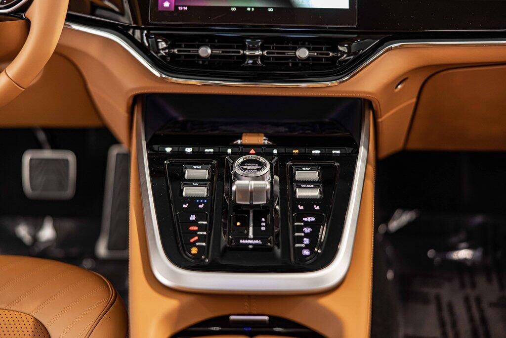 2026 Aston Martin DBX 707 - Photo 37