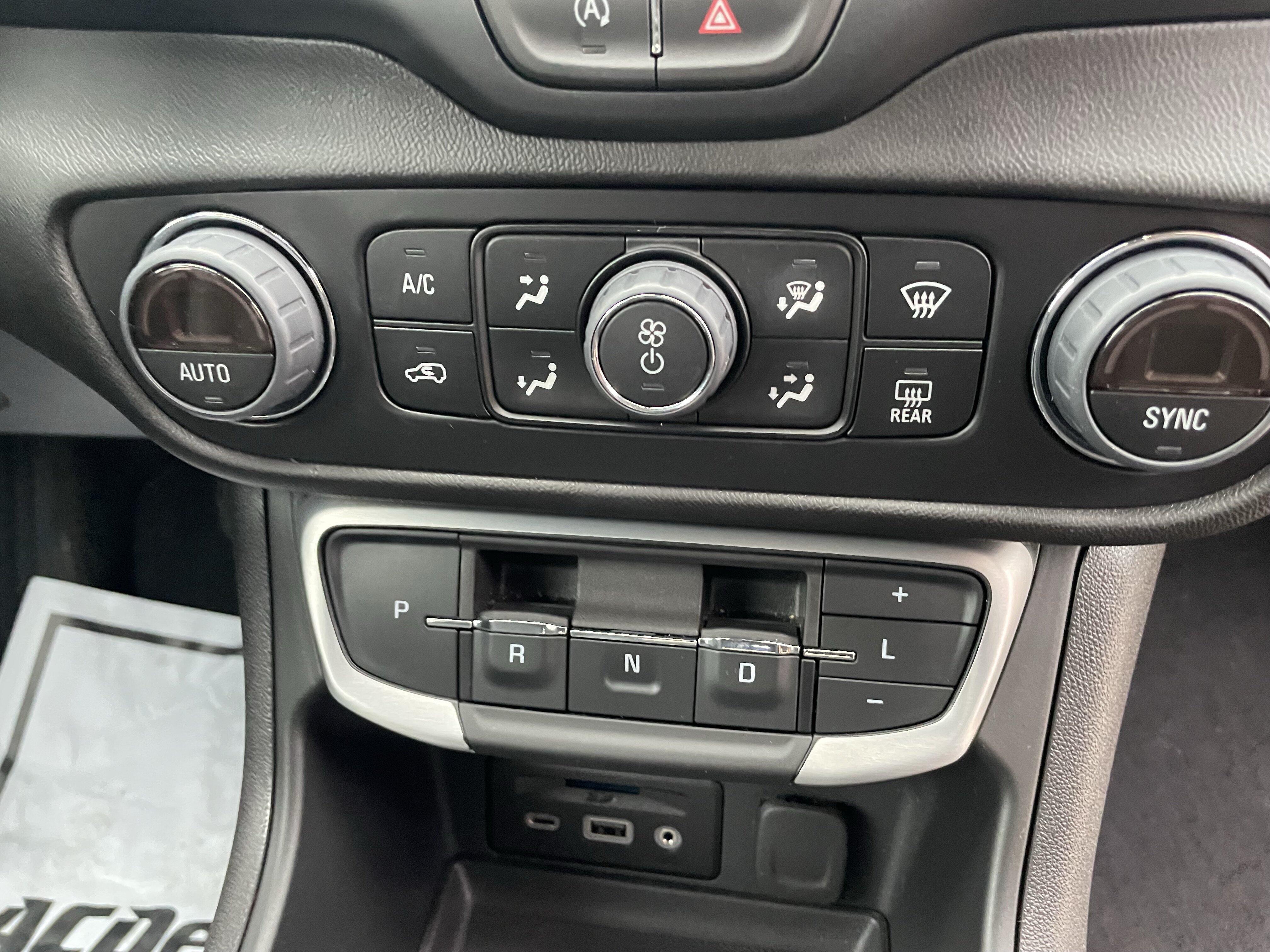 2024 GMC Terrain SLT - Photo 21