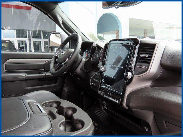 2025 RAM 3500 Chassis Tradesman - Photo 9