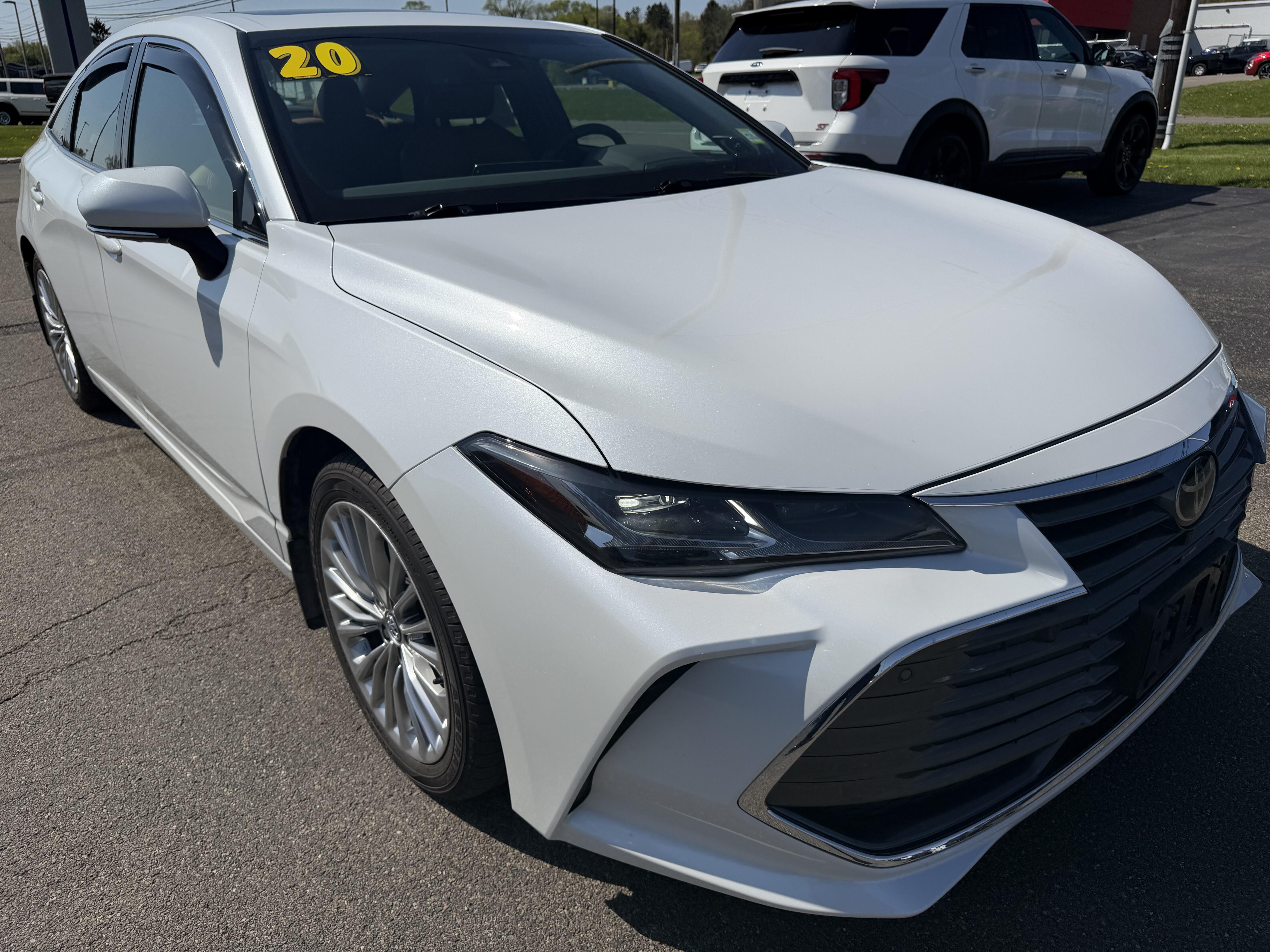 2020 Toyota Avalon Limited's photo