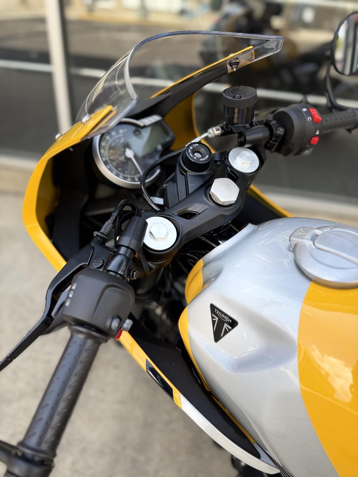 New 2026 Triumph THRUXTON 400 