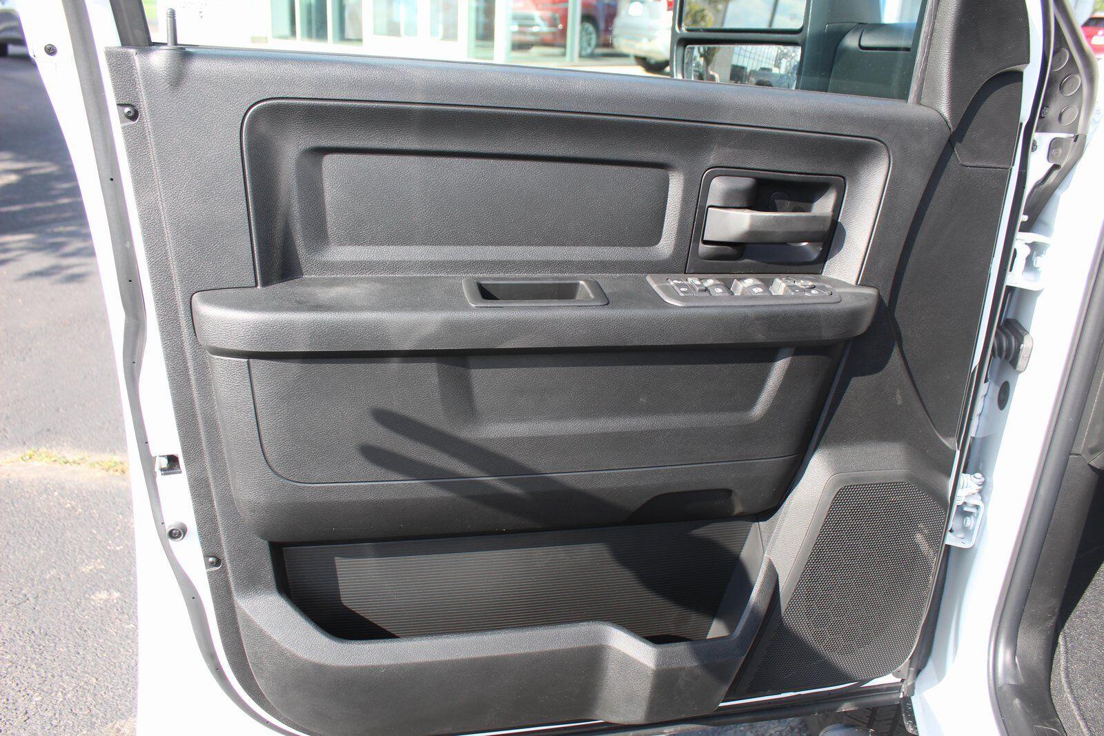 2025 RAM 2500 Tradesman - Photo 10